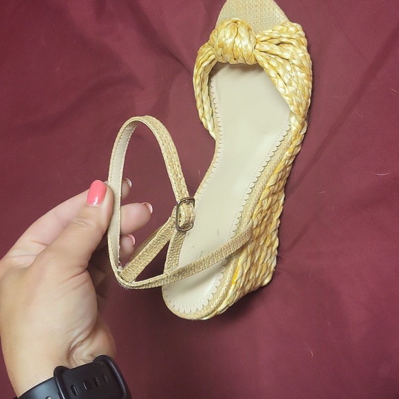 CROWN & IVY Size 8.5 Wedge Shoes - Picture 5 of 5